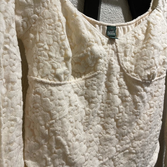 Cream lace bodysuit - Picture 3 of 3